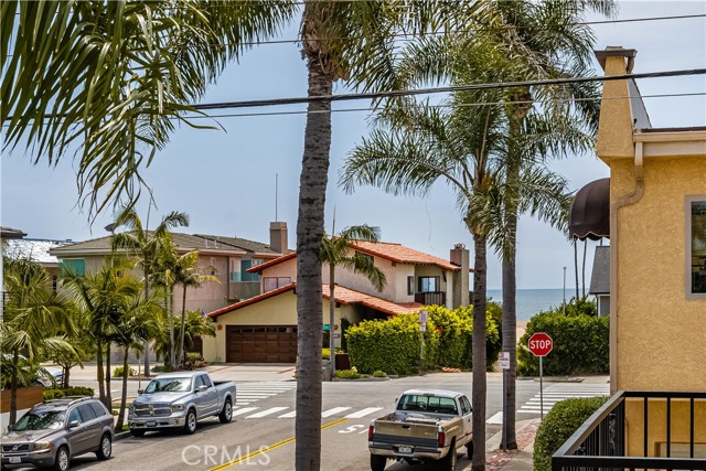Detail Gallery Image 33 of 53 For 113 5th St, Seal Beach,  CA 90740 - 4 Beds | 3/1 Baths