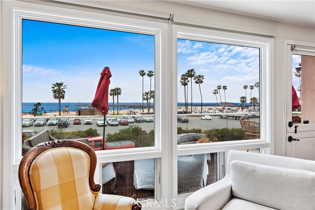 Detail Gallery Image 3 of 30 For 3036 Breakers Dr, Corona Del Mar,  CA 92625 - 3 Beds | 2 Baths