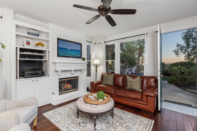 13 Mariposa, Rancho Santa Margarita CA: https://media.crmls.org/medias/f4e4f9f3-a00a-4fd9-9345-537977d1758f.jpg