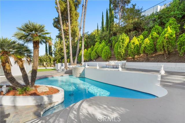 4230 Alonzo Avenue, Encino CA: https://media.crmls.org/medias/f4e5458b-ff74-4e73-af2c-5c456805390f.jpg