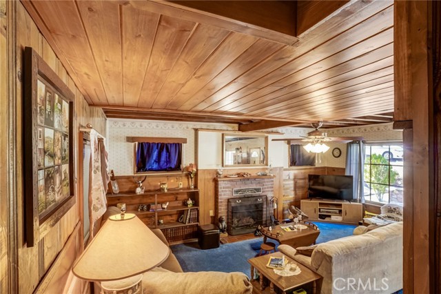 Detail Gallery Image 7 of 61 For 937 Cameron Dr, Big Bear Lake,  CA 92315 - 2 Beds | 1/1 Baths