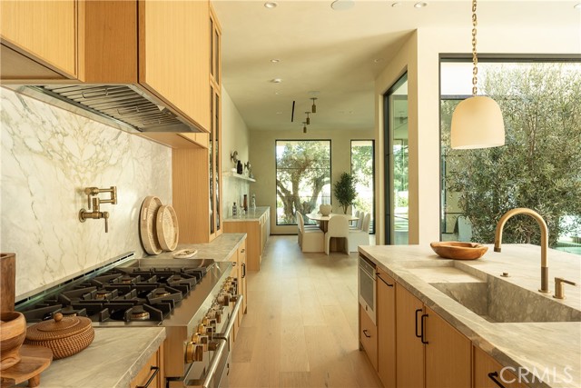 Detail Gallery Image 24 of 36 For 23340 Collins, Woodland Hills,  CA 91367 - 4 Beds | 4/1 Baths