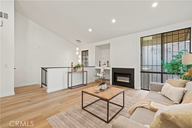 11107 Arminta Street, Sun Valley CA: https://media.crmls.org/medias/f4e73a20-7d64-4d8e-817d-4c4088f408ae.jpg