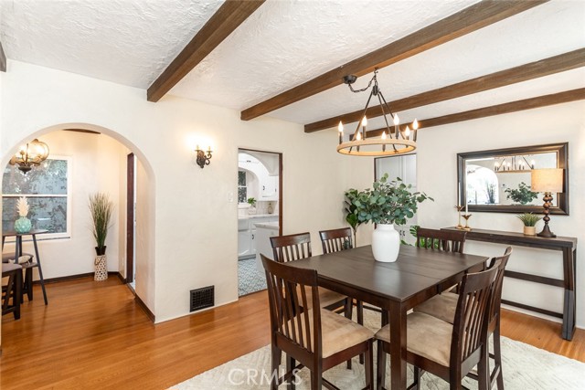 130 Claremont Avenue, Long Beach CA: https://media.crmls.org/medias/f4e745fc-0de4-42da-bb95-235790de9897.jpg