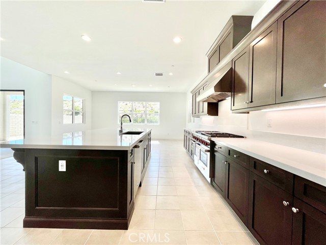 Detail Gallery Image 8 of 29 For 27526 Elderberry Dr, Valencia,  CA 91381 - 5 Beds | 5/1 Baths