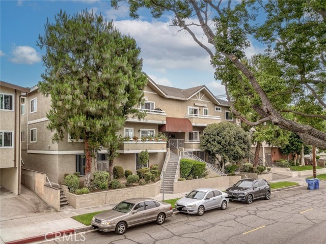 620 N 6th Street, Burbank CA: https://media.crmls.org/medias/f4e7b2b6-ed53-4ba4-a281-8ba80d708349.jpg
