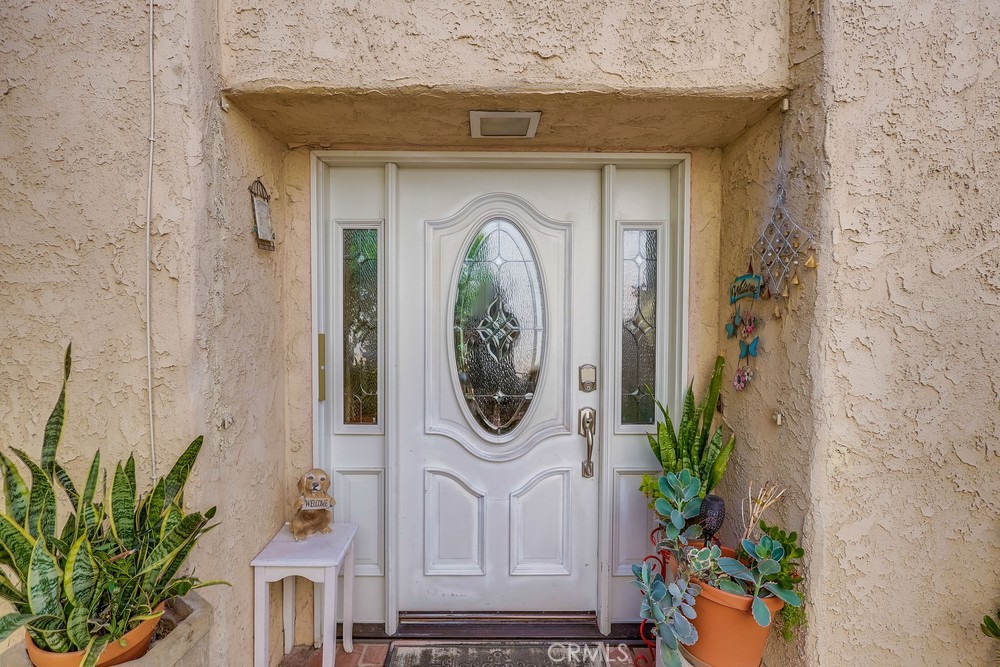 https://media.crmls.org/medias/f4e8b34a-6dee-4dcb-a41e-ceb4e8cd3b72.jpg?preset=X-Large