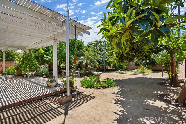14224 Enadia Way, Van Nuys CA: https://media.crmls.org/medias/f4e9352a-f1e6-4ea7-9639-7e5ff23bf41a.jpg