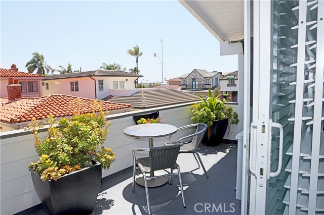 Detail Gallery Image 25 of 32 For 105 via Ravenna, Newport Beach,  CA 92663 - 4 Beds | 3/1 Baths