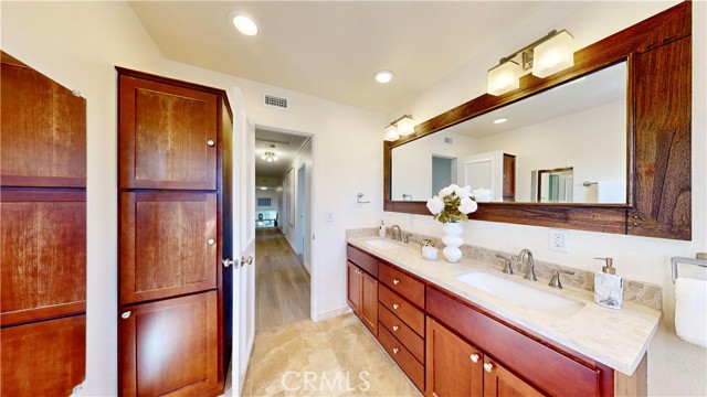 Detail Gallery Image 20 of 25 For 19201 Barrett Ln, North Tustin,  CA 92705 - 5 Beds | 3/1 Baths