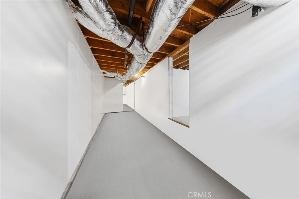https://media.crmls.org/medias/f4ea6e2f-53e3-49d8-b8ee-4878ad8f1db6.jpg?preset=X-Large