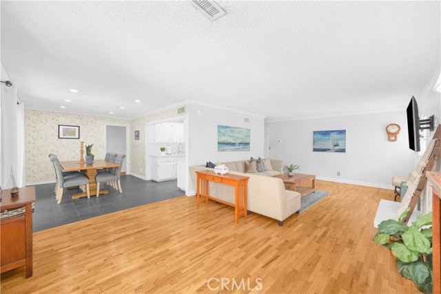 8381 E Hendrie Street, Long Beach CA: https://media.crmls.org/medias/f4ea7f90-882a-4c94-a7a3-2b1651715ad4.jpg