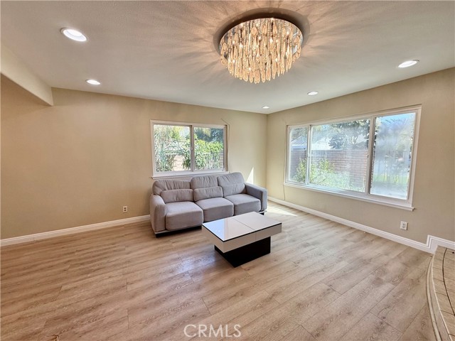 Detail Gallery Image 4 of 13 For 1341 S Pembrooke a,  Anaheim,  CA 92804 - 1 Beds | 1 Baths