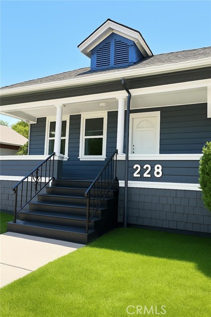 Detail Gallery Image 1 of 22 For 228 W Willow St, Stockton,  CA 95203 - 3 Beds | 2 Baths