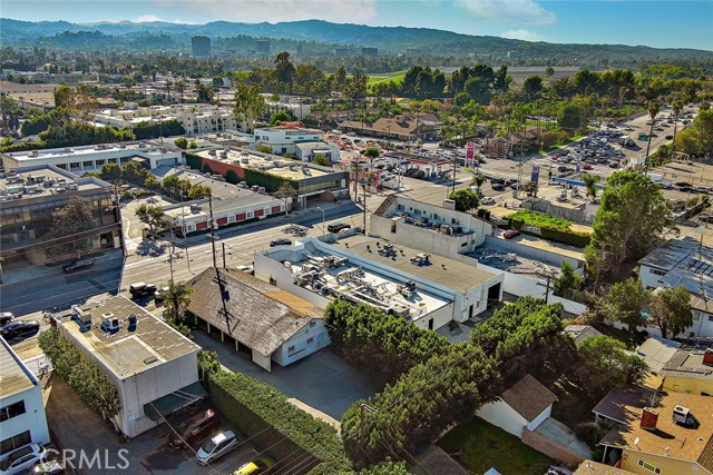 15217 Burbank Boulevard, Van Nuys CA: https://media.crmls.org/medias/f4eb31e7-ddc3-439b-bbc0-19671a66c7b8.jpg