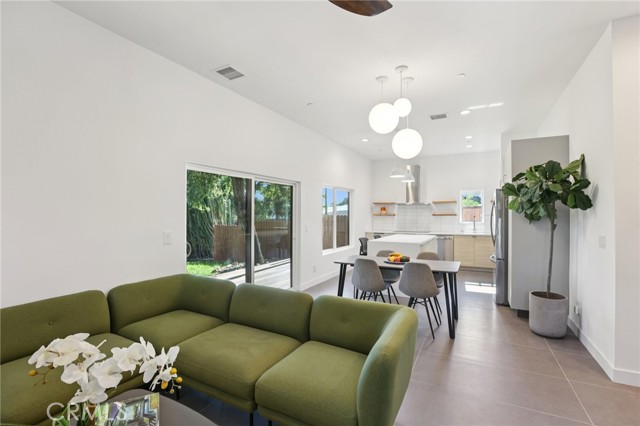 6950 Beckett Street, Tujunga CA: https://media.crmls.org/medias/f4ec01a4-74e1-4f68-9bf7-bf7204da3bc5.jpg