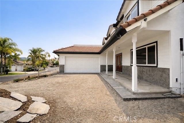 Detail Gallery Image 2 of 29 For 22896 San Joaquin East, Canyon Lake,  CA 92587 - 5 Beds | 2/1 Baths