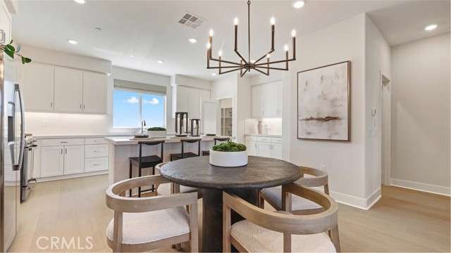 Detail Gallery Image 6 of 28 For 1750 E Park St #19,  Anaheim,  CA 92805 - 3 Beds | 2/1 Baths