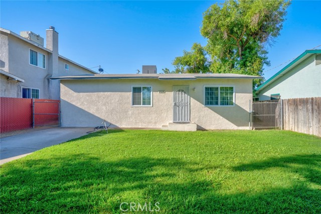 Detail Gallery Image 1 of 1 For 1028 W 8th St, Merced,  CA 95341 - 3 Beds | 1 Baths