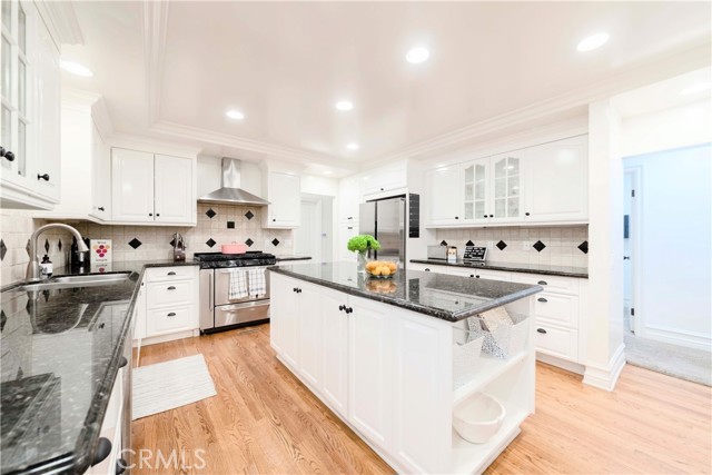 516 Orange Grove Avenue, South Pasadena CA: https://media.crmls.org/medias/f4ed00ea-26a3-4f25-a09e-e62a4d3f2230.jpg