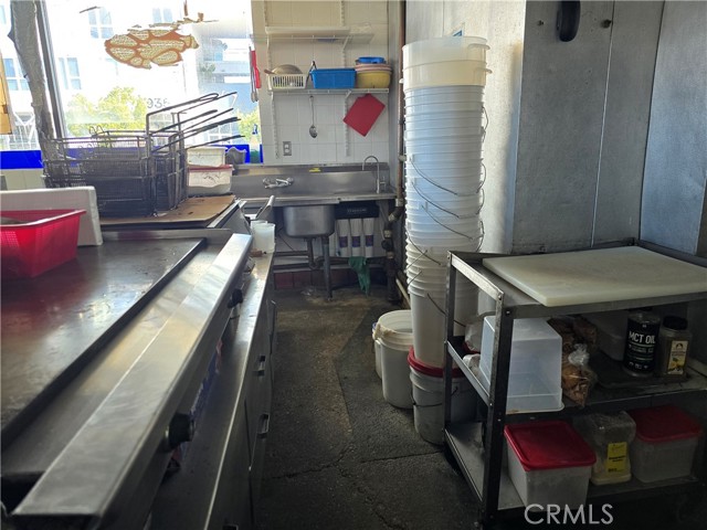 0, Los Angeles CA: https://media.crmls.org/medias/f4edc1bb-2291-4734-bfd7-1c404da76aa0.jpg