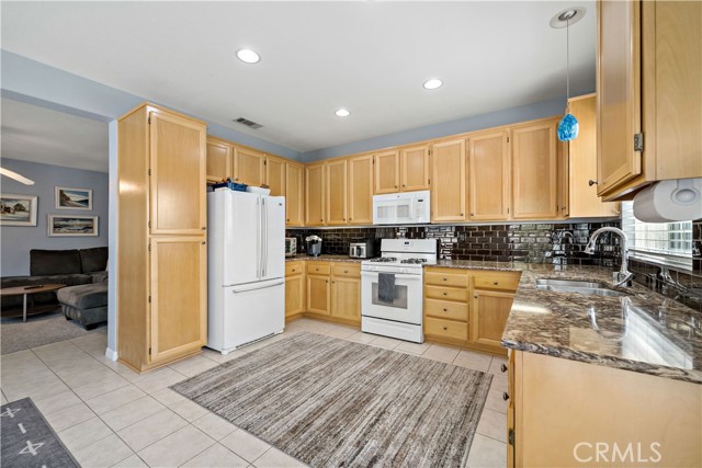 28187 Meadowsweet Drive, Menifee CA: https://media.crmls.org/medias/f4ee0390-5cdf-4147-aeb1-bd943aded2bc.jpg
