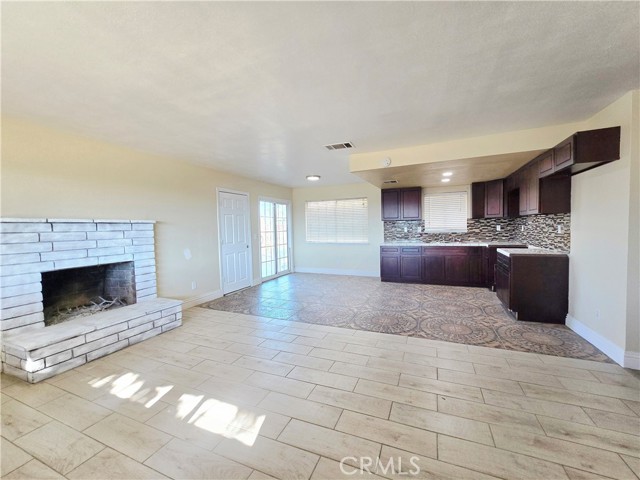 41042 163rd St E, Lancaster CA: https://media.crmls.org/medias/f4ee3de6-2f5e-4fd9-b251-e7e96625832f.jpg