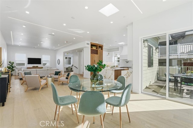 Detail Gallery Image 18 of 45 For 617 N Irena Ave #B,  Redondo Beach,  CA 90277 - 4 Beds | 3/1 Baths