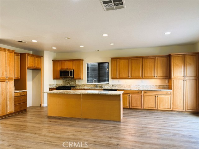 Detail Gallery Image 3 of 22 For 27524 Autumn Cir, Moreno Valley,  CA 92555 - 4 Beds | 3 Baths