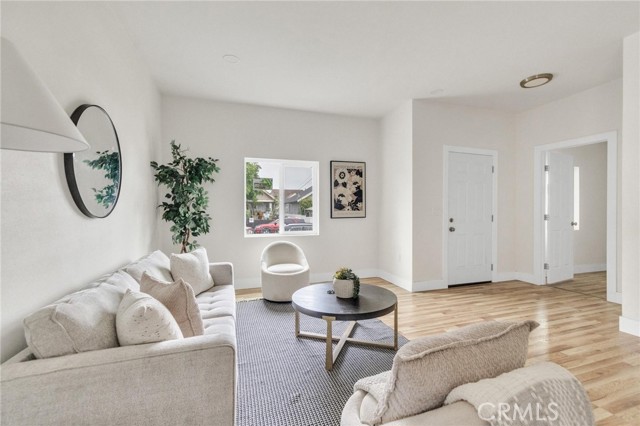 123 W 56th Street, Los Angeles CA: https://media.crmls.org/medias/f4eef0e4-93c3-44e2-83c7-9e62499ea2ed.jpg
