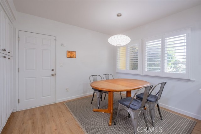 Detail Gallery Image 14 of 32 For 23100 Mulholland Dr, Woodland Hills,  CA 91364 - 4 Beds | 2 Baths