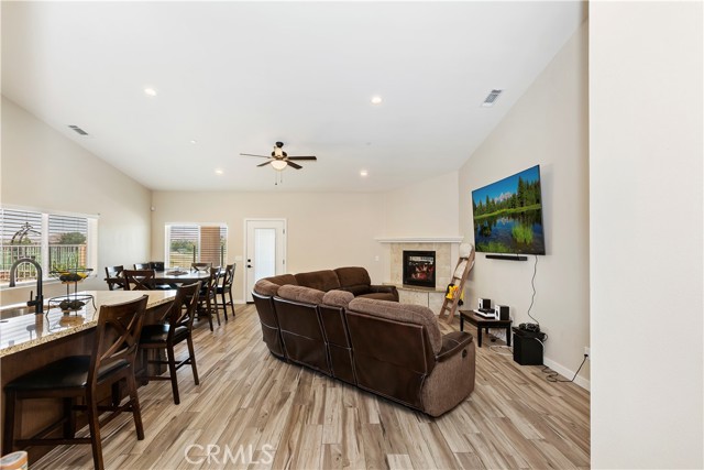 Detail Gallery Image 8 of 29 For 14027 Driftwood Dr, Victorville,  CA 92395 - 4 Beds | 2 Baths