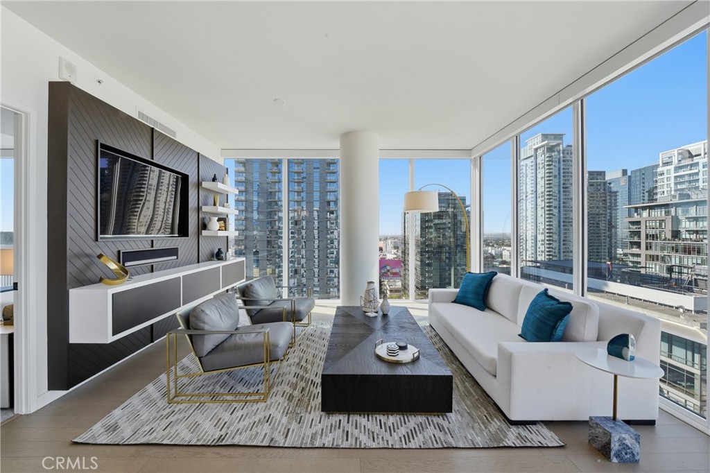 1050 S Grand #1801