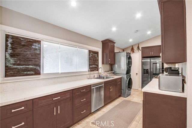 20200 Clark Street, Woodland Hills CA: https://media.crmls.org/medias/f4f00e2d-e328-476d-85ae-19193fe11887.jpg