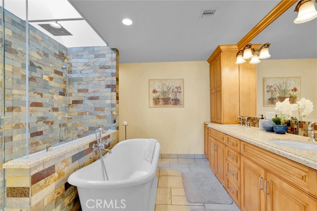Detail Gallery Image 14 of 43 For 10650 Owensmouth Ave, Chatsworth,  CA 91311 - 5 Beds | 4/1 Baths