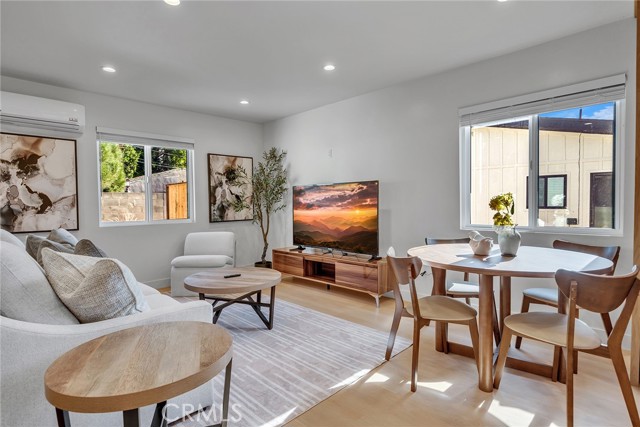Detail Gallery Image 5 of 22 For 15335 Lemay St, Van Nuys,  CA 91406 - 2 Beds | 2 Baths