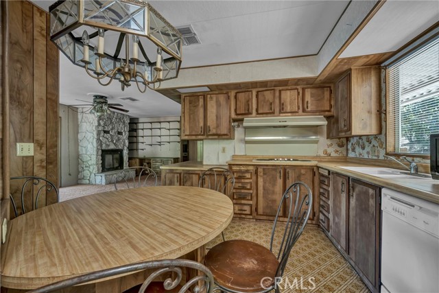 11990 North Drive, Clearlake CA: https://media.crmls.org/medias/f4f21943-19d7-49a4-b8fb-4a30fe258cbc.jpg