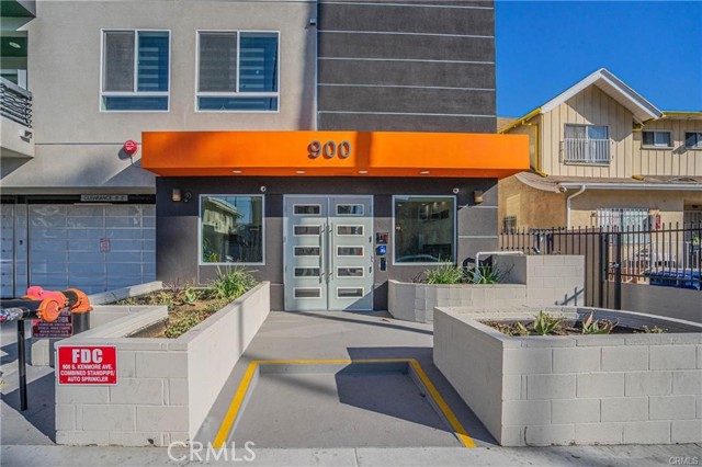 900 S Kenmore Avenue, Los Angeles CA: https://media.crmls.org/medias/f4f228b0-578a-4b14-ad8d-d24355f51985.jpg
