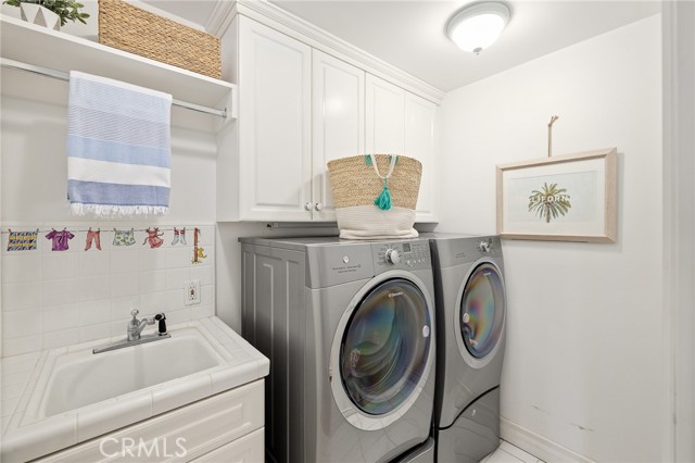 2913 Poinsettia Avenue, Manhattan Beach, California 90266, 5 Bedrooms Bedrooms, ,4 BathroomsBathrooms,Residential,Sold,Poinsettia,SB22091881