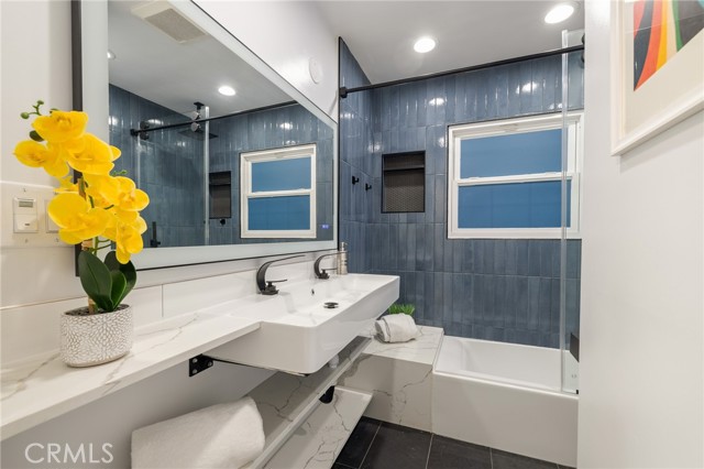 11012 Montgomery Avenue, Granada Hills CA: https://media.crmls.org/medias/f4f2d68b-8e05-4dba-9fbf-3fc87299ec4c.jpg