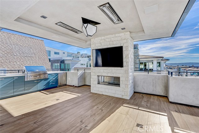 Detail Gallery Image 17 of 47 For 2016 Ocean, Manhattan Beach,  CA 90266 - 5 Beds | 5/2 Baths