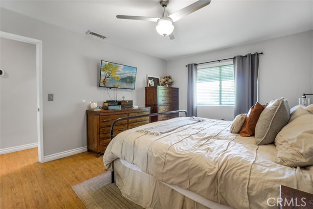 3940 N Golden Avenue, San Bernardino CA: https://media.crmls.org/medias/f4f40934-55ef-4f54-8446-18cc29fa943f.jpg