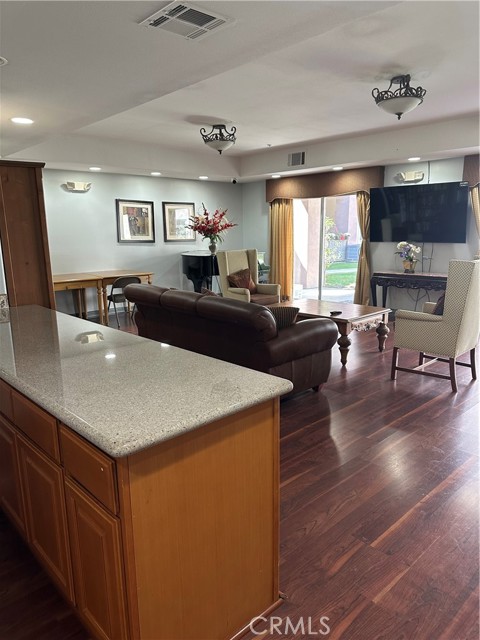 Detail Gallery Image 18 of 31 For 17888 Alburtis #B112,  Artesia,  CA 90701 - 2 Beds | 2 Baths