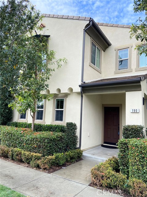 Detail Gallery Image 1 of 17 For 190 Pathway, Irvine,  CA 92618 - 3 Beds | 2/1 Baths