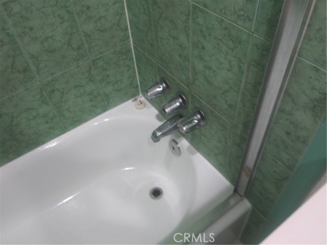 8463 S Halldale Avenue, Los Angeles CA: https://media.crmls.org/medias/f4f60982-74aa-4142-b250-d9525b8c71eb.jpg