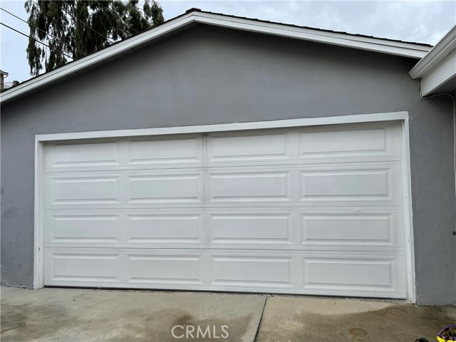 2 car garage- Long driveway also