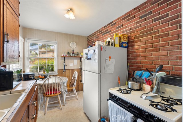602 Stanley Avenue, Long Beach CA: https://media.crmls.org/medias/f4f63a28-770f-4b6e-ac92-9b7ab2988dc7.jpg
