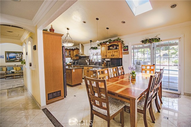 2509 Euclid E, Upland CA: https://media.crmls.org/medias/f4f67604-1d30-43ea-8b39-e941357d4f8a.jpg