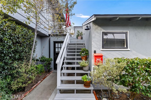 304 Dahlia Place, Corona del Mar CA: https://media.crmls.org/medias/f4f6c08a-3ef9-43ec-8237-8cde886ce639.jpg
