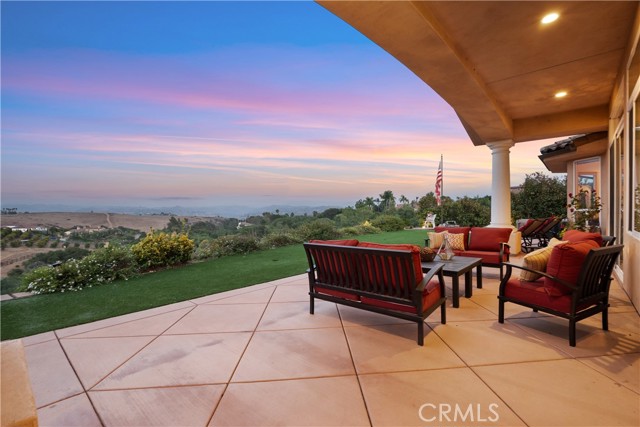 255 Puerta De Lomas, Fallbrook CA: https://media.crmls.org/medias/f4f71ef0-9250-46c5-903a-4af970cedb1c.jpg
